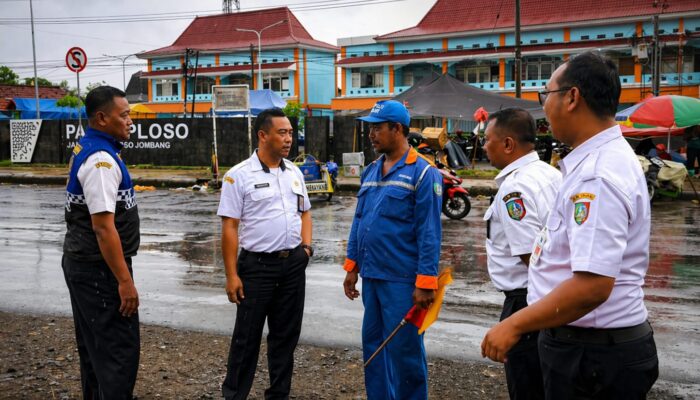 Dishub Jombang Evaluasi Kinerja Juru Parkir, Stiker Berlangganan Samling Dipantau