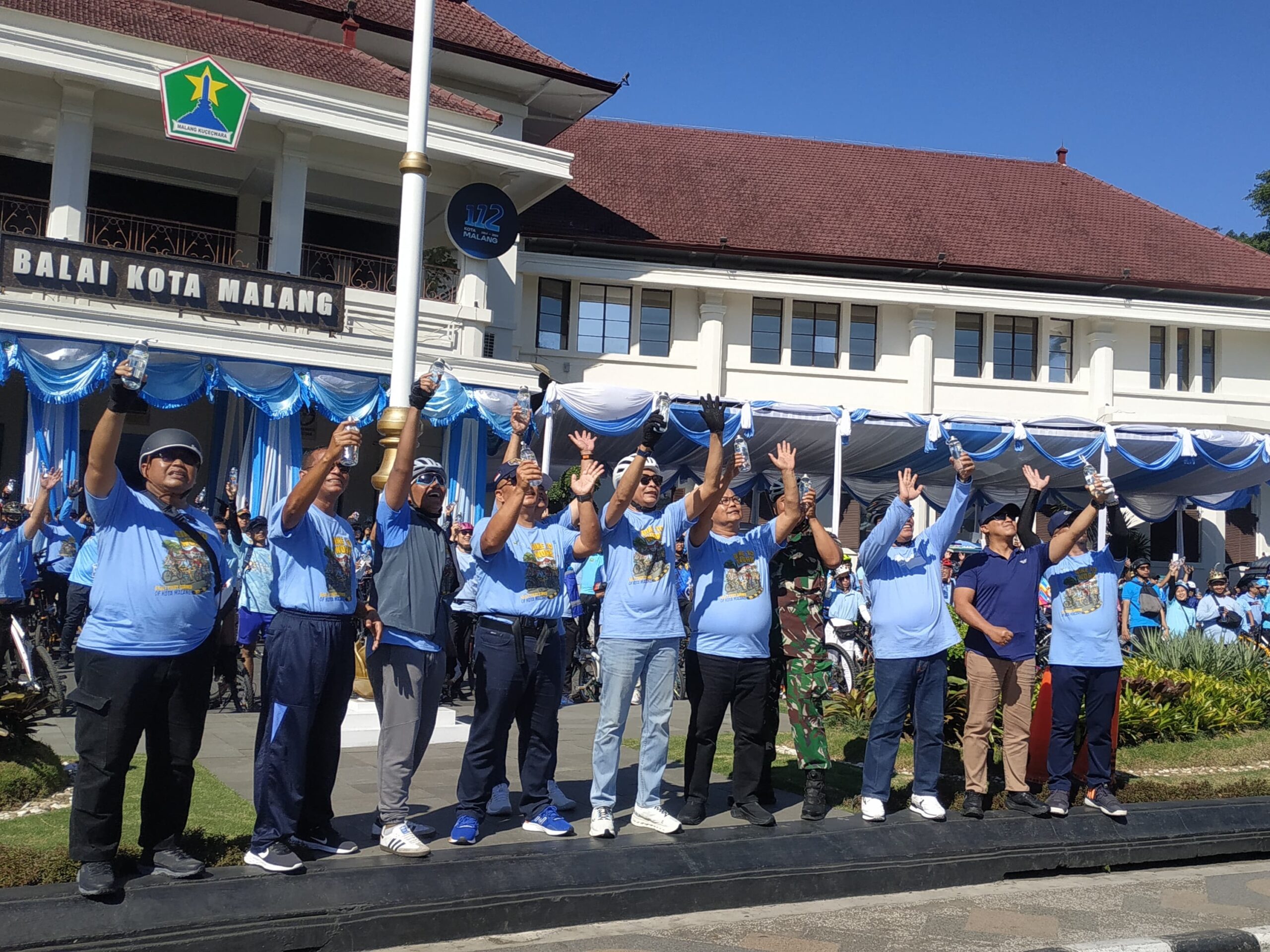 Semarak HUT ke-112, Wali Kota Malang dan ASN Ramaikan Gowes Bareng di Balai Kota