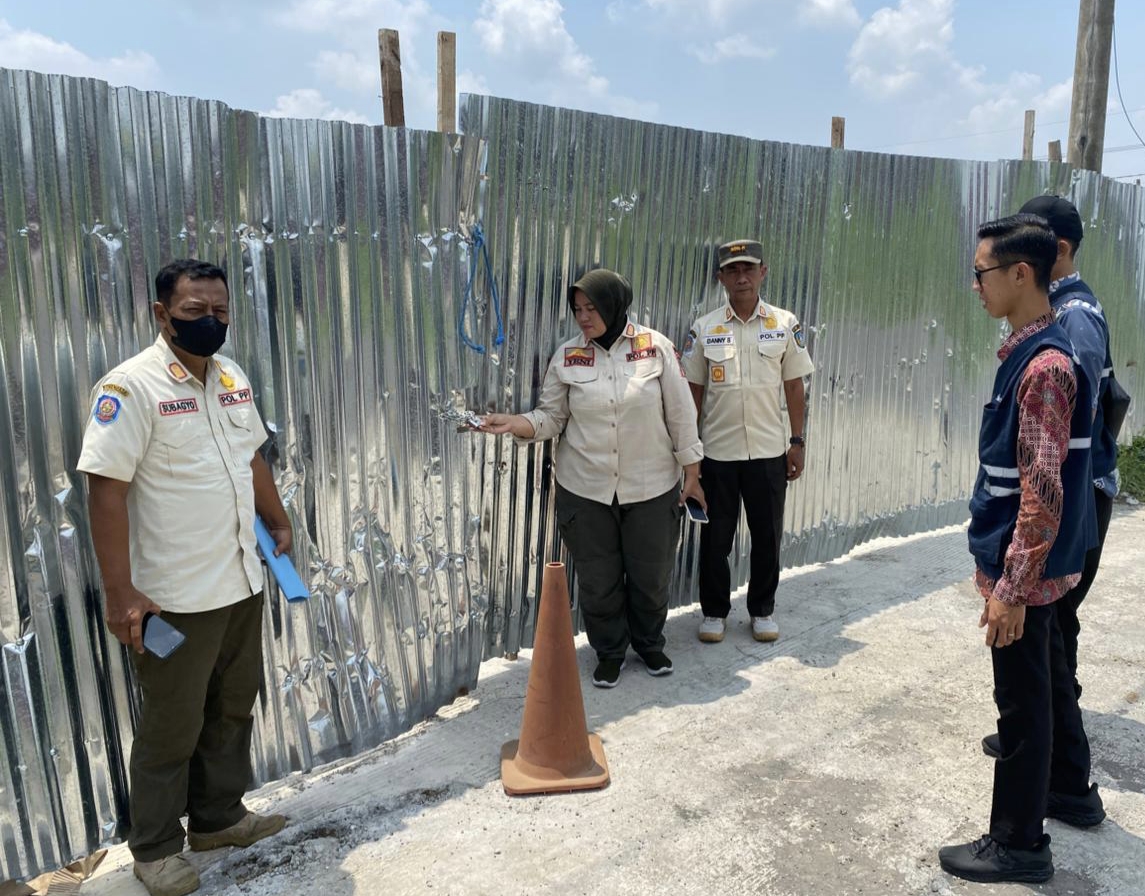 Polemik pembangunan pabrik pengolahan ayam di Desa Banjardowo, Kecamatan Jombang, Kabupaten Jombang terus menjadi sorotan.