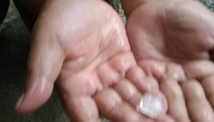 Hujan Es Guyur Bunulrejo Malang Kagetkan Warga