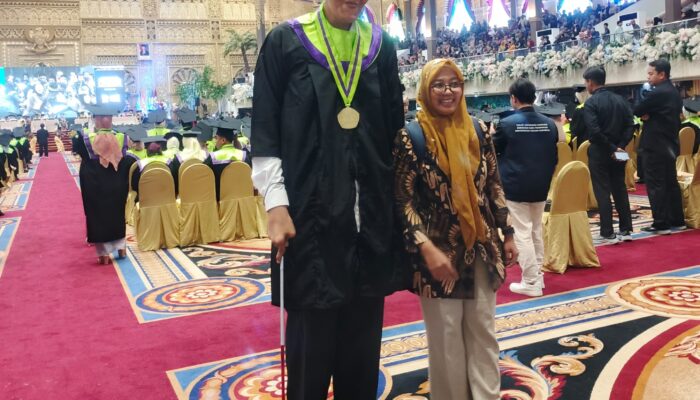 Lulusan Tunanetra Berprestasi Warnai Wisuda ke-119 UNESA, Elpanta Tarigan Raih Beasiswa S2