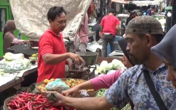Dampak Cuaca Ekstrem, Harga Bawang Merah di Jombang Kian Mahal