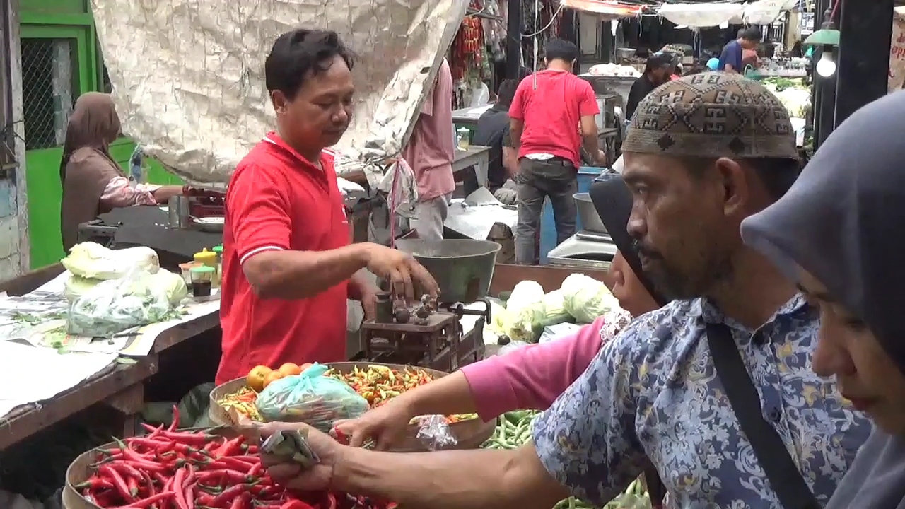 Dampak Cuaca Ekstrem, Harga Bawang Merah di Jombang Kian Mahal