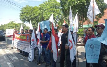 Peringati Hari Buruh, SBPJ-GSBI Jombang Demo Tolak PHK 370 Karyawan PT SGS