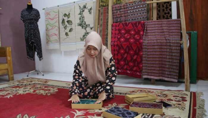 Sarung Goyor Jombang Laris Jelang Haji 2026, Perajin Keluhkan Cuaca Tak Menentu