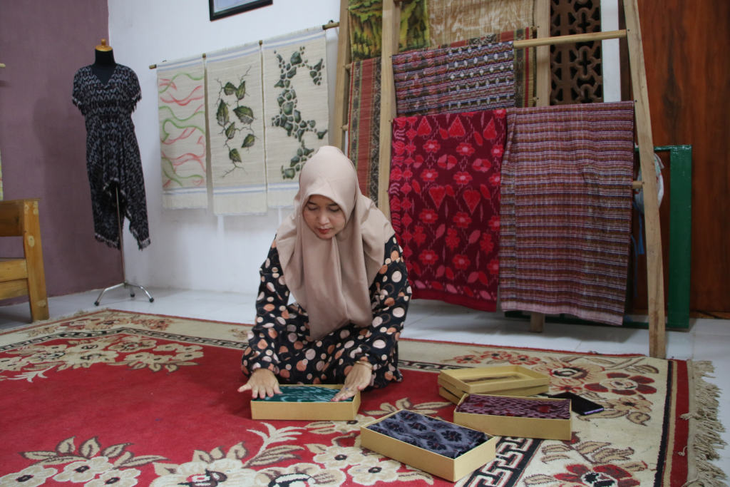 Sarung Goyor Jombang Laris Jelang Haji 2026, Perajin Keluhkan Cuaca Tak Menentu