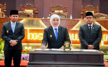 Pemprov Jatim dan DPRD Jatim Sepakati Dua Raperda Strategis, Gubernur Khofifah: Mendorong Pembangunan Daerah hingga Kesejahteraan Masyarakat