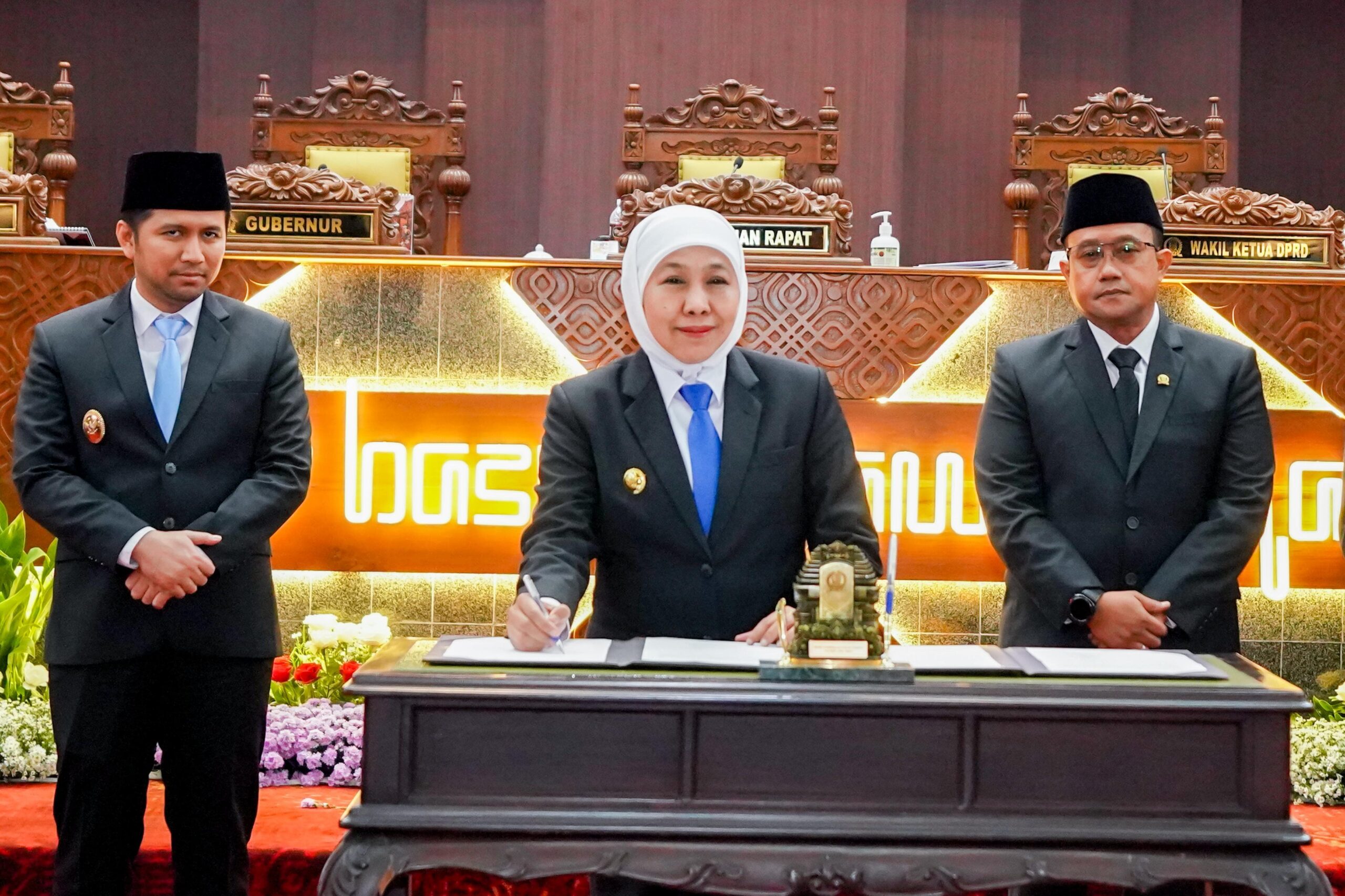 Pemprov Jatim dan DPRD Jatim Sepakati Dua Raperda Strategis, Gubernur Khofifah: Mendorong Pembangunan Daerah hingga Kesejahteraan Masyarakat