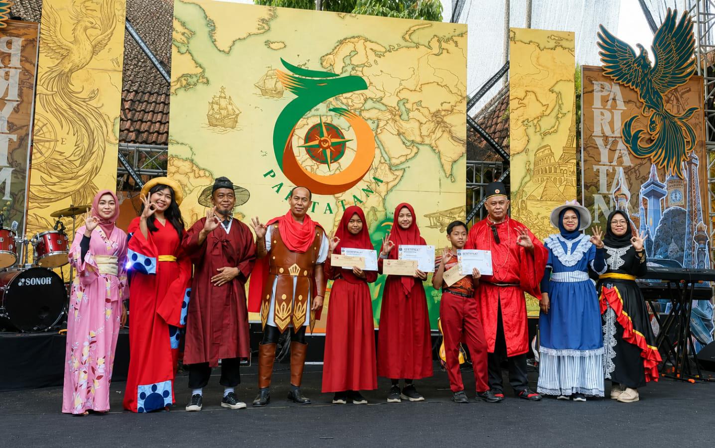 Meriah HUT ke-76 SMPN 3 Kota Malang, Siswa Tampil Budaya Dunia