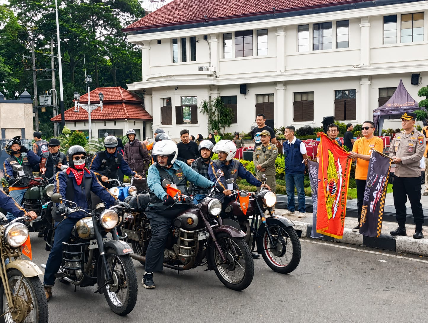 Wali Kota Malang Lepas 500 Motor Klasik Internasional, Balai Kota Berubah Jadi Panggung Nostalgia