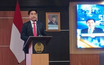 Hadir di Seminar Nasional Unesa, Menko Yusril Tekankan Hukum Harus Adaptif Hadapi Disrupsi AI dan Gig Economy