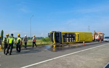 Detik-detik Bus Sudiro Tunggal Jaya Terguling di Tol Jomo, 5 Penumpang Luka Berat