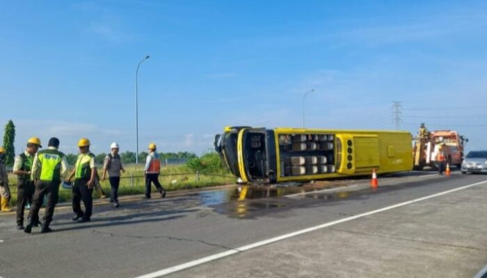 Detik-detik Bus Sudiro Tunggal Jaya Terguling di Tol Jomo, 5 Penumpang Luka Berat