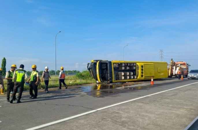 Detik-detik Bus Sudiro Tunggal Jaya Terguling di Tol Jomo, 5 Penumpang Luka Berat