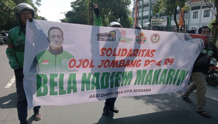 Nadiem Dituntut 18 Tahun Penjara, Ratusan Ojol Jombang Unjuk Rasa di Kantor PN dan Kejaksaan
