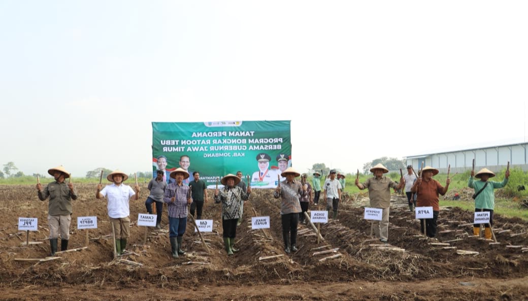 Pemerintah Kabupaten Jombang, Jawa Timur, mendukung percepatan swasembada gula nasional melalui program tanam perdana tebu tahun 2026.