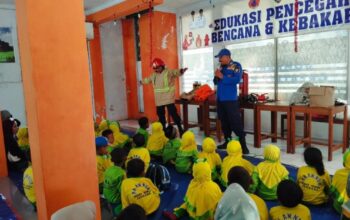 Puluhan Anak TK Antusias Ikuti Edukasi Keselamatan dari Damkar Jombang