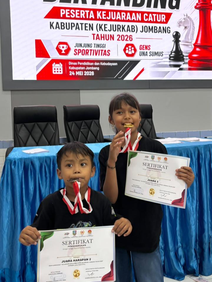 Pelatih Muda asal Kesamben Antar Atlet PION MAS Berprestasi di Kejurkab Catur Jombang