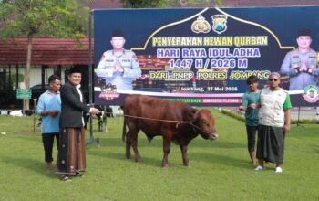 Kapolres Jombang Serahkan 39 Hewan Kurban ke Ponpes dan Warga