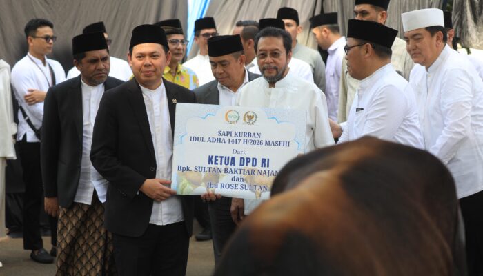 DPD RI Salurkan 12 Ekor Sapi kepada Masyarakat pada Momentum Iduladha 1447 H