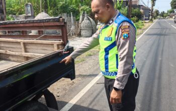 Diduga Serempet Pick Up Saat Mendahului dari Kiri, Pengendara Scoopy Tewas di Bululawang