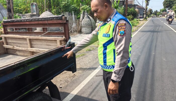 Diduga Serempet Pick Up Saat Mendahului dari Kiri, Pengendara Scoopy Tewas di Bululawang