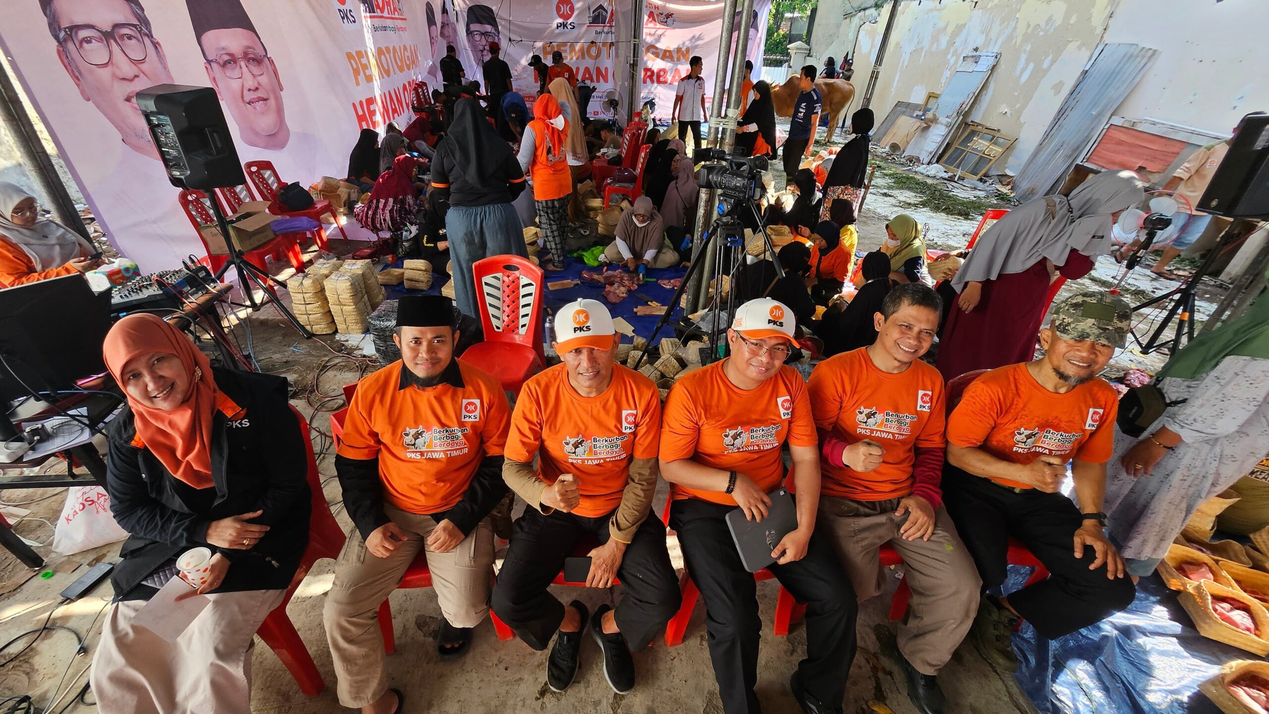 Dari Kader untuk Masyarakat, PKS Jatim Tebar 71.555 Paket Daging Kurban