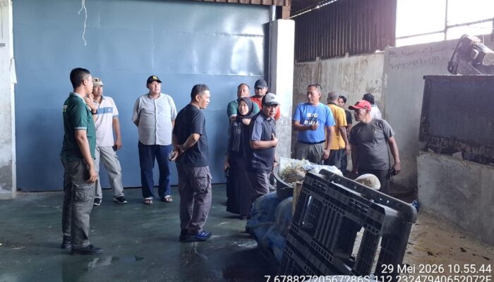 DLH dan Satpol PP Sidak Pabrik Garam di Ngoro Jombang, Ini Temuannya