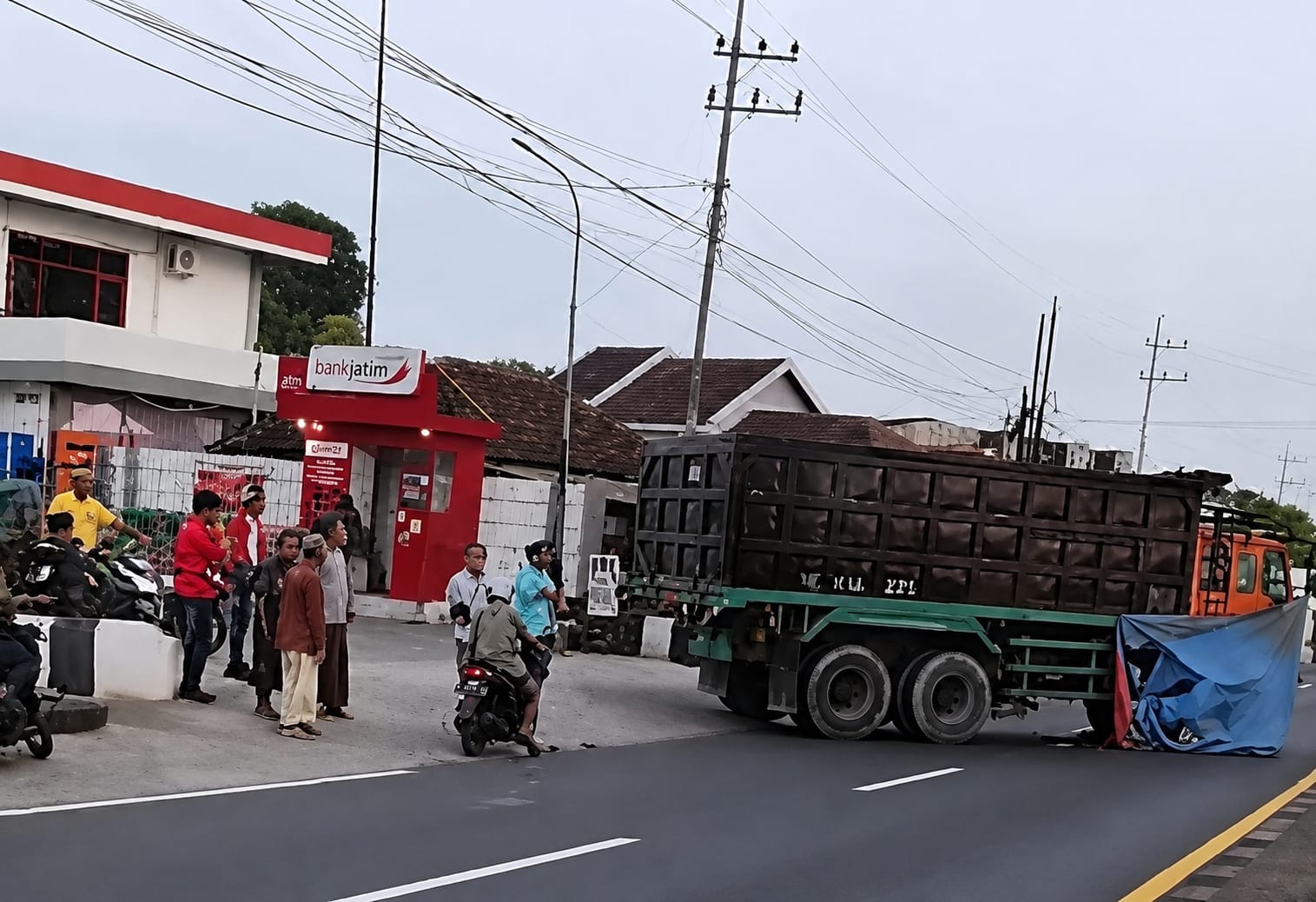 Pemotor Asal Sawojajar Tewas Usai Tabrak Truk di Pasuruan, Polisi Dalami Penyebab Kecelakaan
