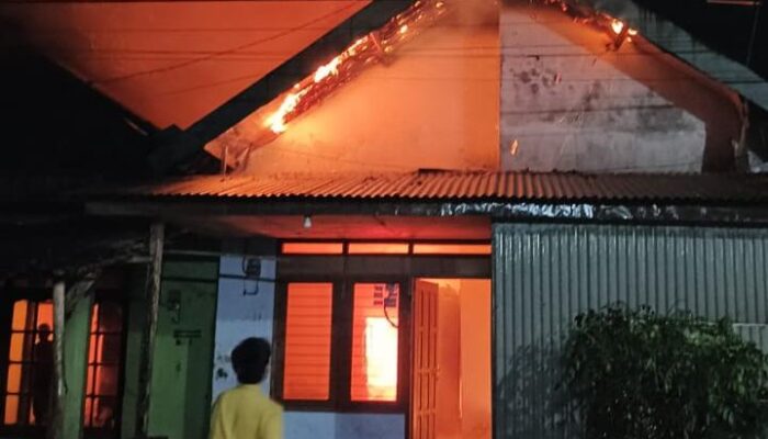 Rumah di Kalipare Ludes Terbakar Saat Ditinggal Tidur, Kerugian Ditaksir Rp400 Juta