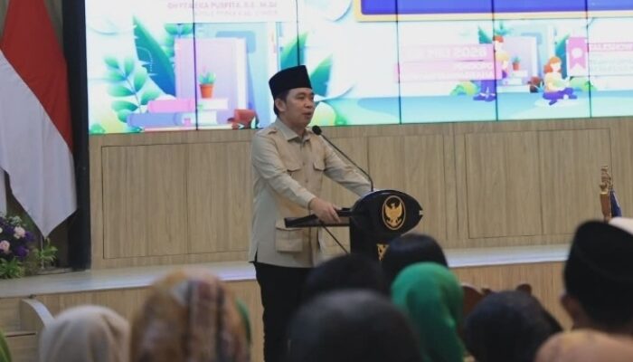 Peringati Hardiknas, Bupati Fawait Pastikan Tidak Kurangi Tunjangan Guru
