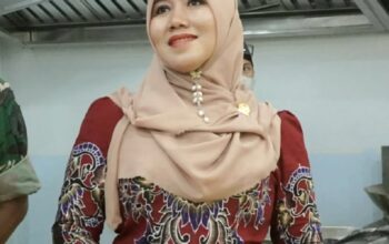 Kasus dugaan keracunan program Makan Bergizi Gratis (MBG) kembali memicu perhatian publik. Kali ini, ratusan pelajar dari 12 sekolah di Surabaya diduga mengalami keracunan usai menyantap menu MBG yang diproduksi Satuan Pelayanan Pemenuhan Gizi (SPPG) Tembok Dukuh, Kecamatan Bubutan.