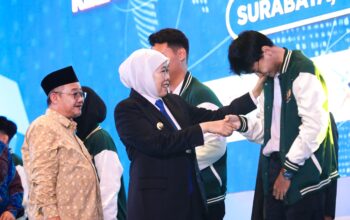 Gubernur Khofifah dan Mendikdasmen Lepas 3.600 Lulusan SMK/LKP Jawa Timur Bekerja di Luar Negeri