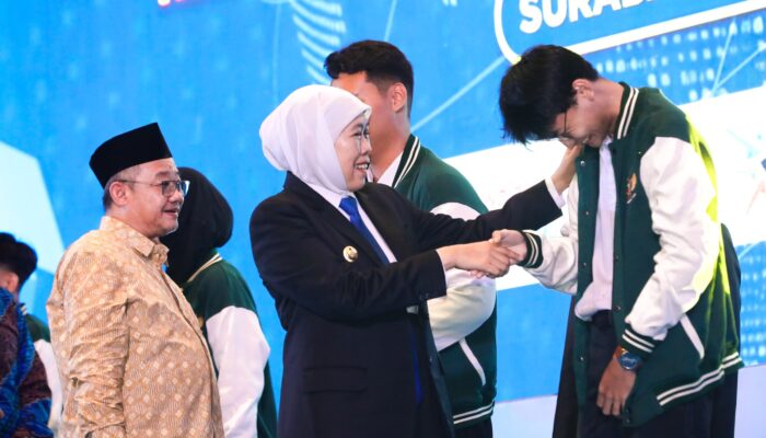 Gubernur Khofifah dan Mendikdasmen Lepas 3.600 Lulusan SMK/LKP Jawa Timur Bekerja di Luar Negeri