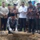 Mendikdasmen Abdul Mu’ti Letakkan Batu Pertama Pembangunan Jembatan di Sampang