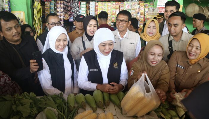 Sri Wahyuni Dampingi Khofifah Sidak Pasar hingga Sentra Sapi di Bojonegoro