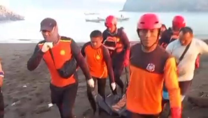 Nelayan Temukan Satu Korban Terseret Ombak Payangan Jember
