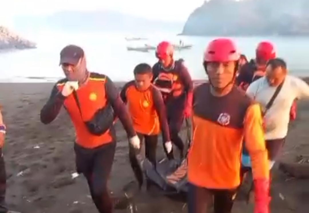 Nelayan Temukan Satu Korban Terseret Ombak Payangan Jember