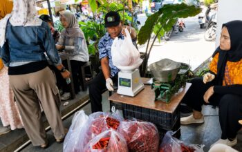 Tekan Harga, Pemkot Malang Gelontorkan 100 Kg Cabai Subsidi di Pasar Bunulrejo