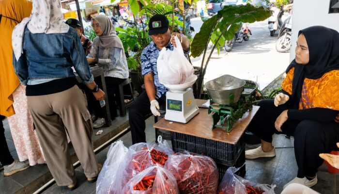 Tekan Harga, Pemkot Malang Gelontorkan 100 Kg Cabai Subsidi di Pasar Bunulrejo