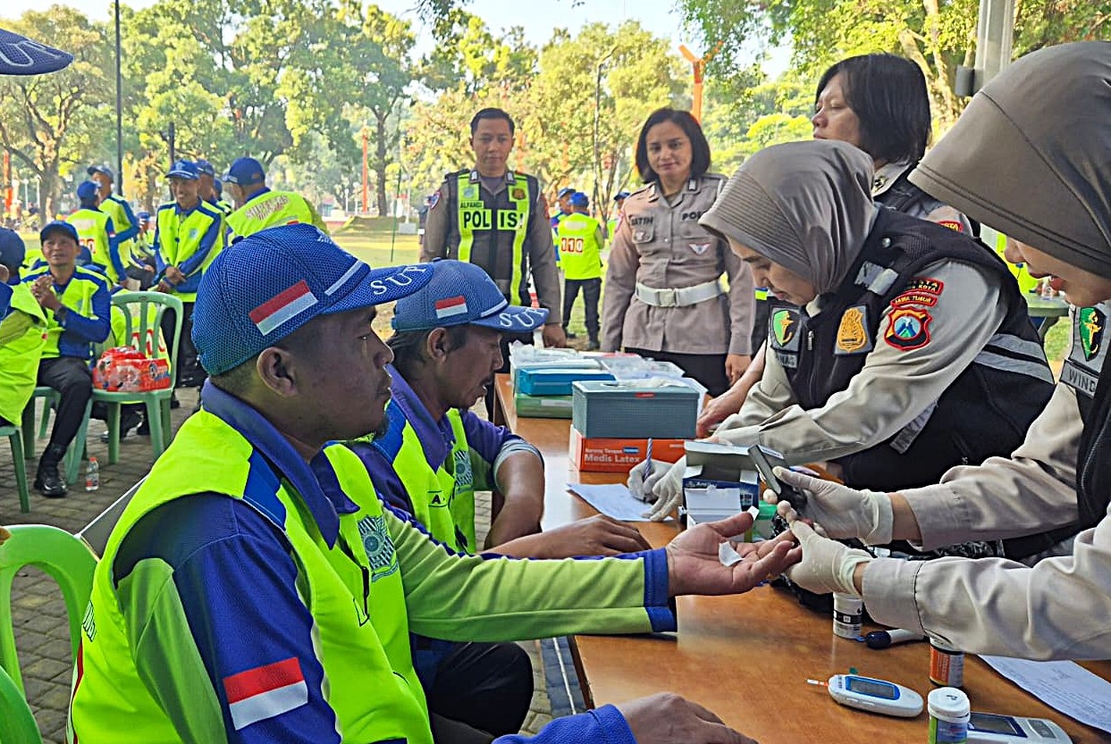 Puluhan Supeltas Kota Malang Terindikasi Asam Urat Tinggi, Polresta Turun Tangan Berikan Pemeriksaan Gratis