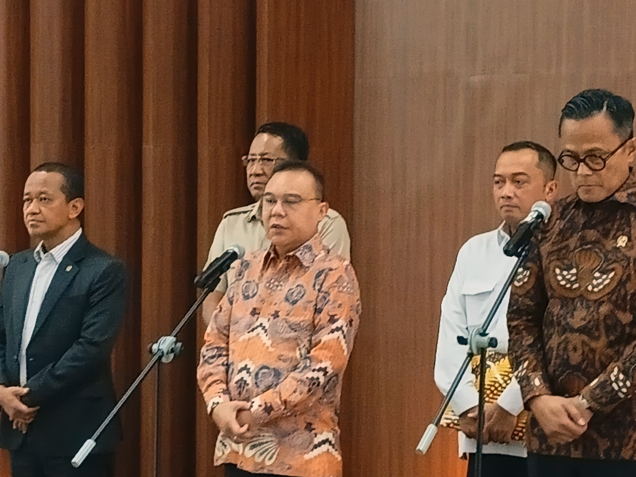 DPR dan Pemerintah Siapkan Sentralisasi Ekspor SDA, Transparansi atau Monopoli Baru?