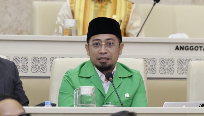 DPR Soroti Nasib PPPK Paruh Waktu, Gus Khozin: Jangan Sekadar Ganti Nama Honorer