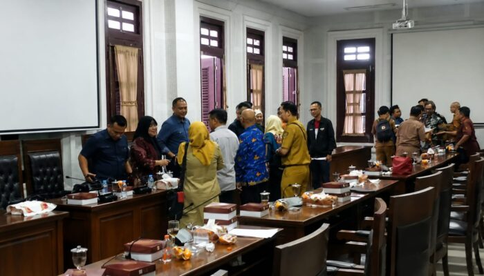 Ibarat Gading Retak, Aston Malang Bertahan di Tengah Desakan Penutupan