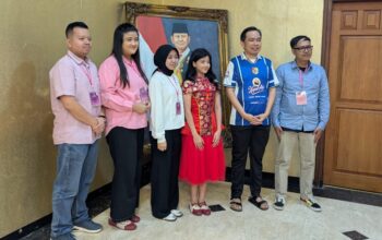 Bupati Fawait Berangkatkan Chelsea Jelang Lomba Pidato Mandarin, Tim Manajemen Penyanyi Icha Juga Datang Langsung dari Jakarta