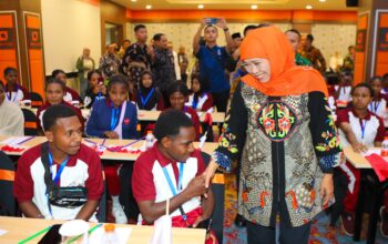 Gubernur Khofifah Bangga, Program Afirmasi Pendidikan Menengah (ADEM)di Jatim Cetak Generasi Papua Berprestasi dan Berkarakter