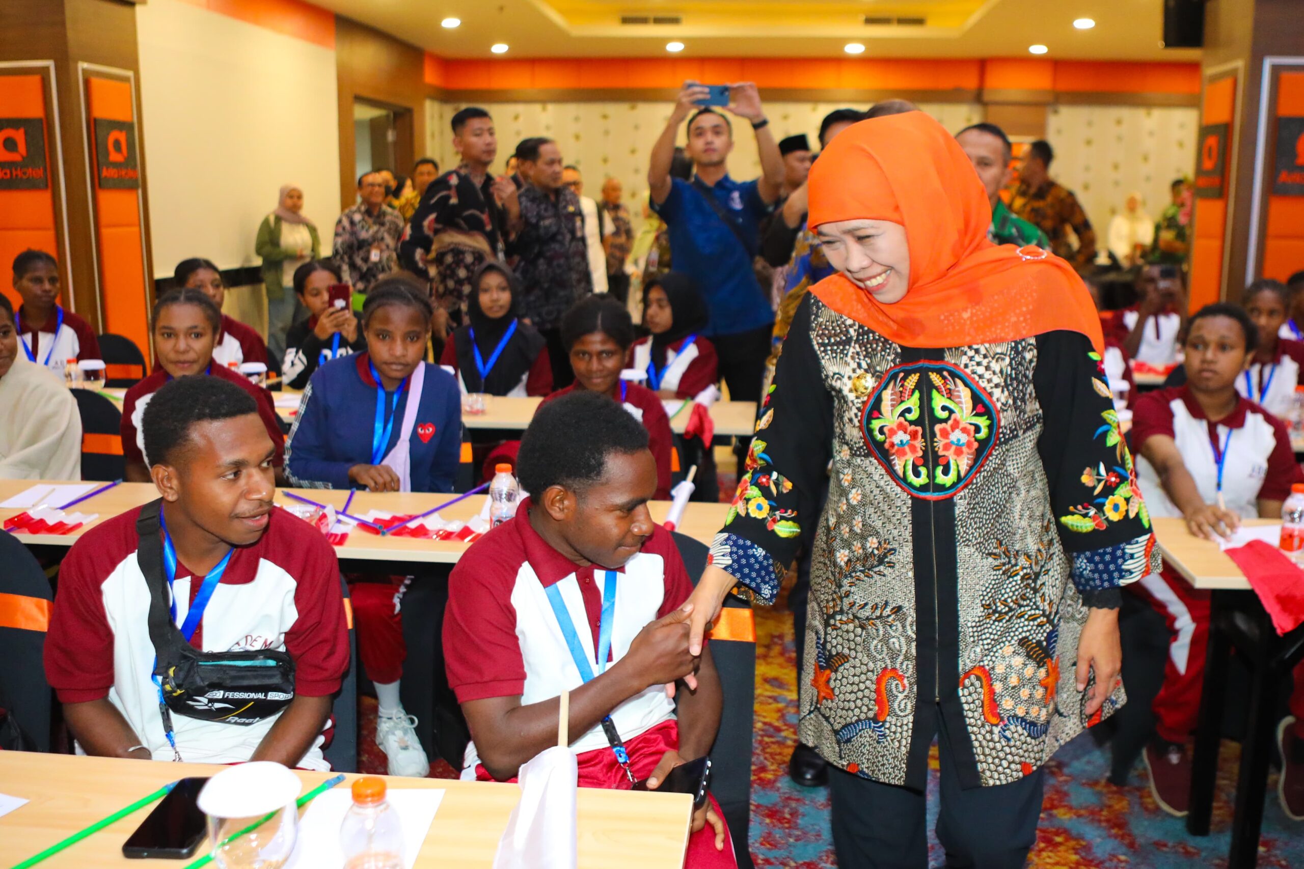 Gubernur Khofifah Bangga, Program Afirmasi Pendidikan Menengah (ADEM)di Jatim Cetak Generasi Papua Berprestasi dan Berkarakter