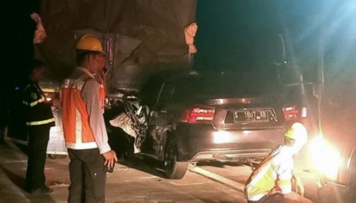 Tragedi di Tol Jomo Jombang, Penumpang Honda City Tewas Usai Tabrak Belakang Truk