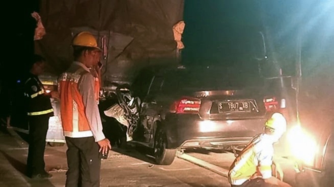 Tragedi di Tol Jomo Jombang, Penumpang Honda City Tewas Usai Tabrak Belakang Truk