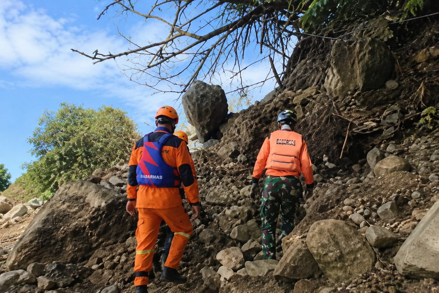 Hari Keempat Pencarian Santriwati yang Hilang di Pantai Pangi, Tim SAR Perluas Penyisiran